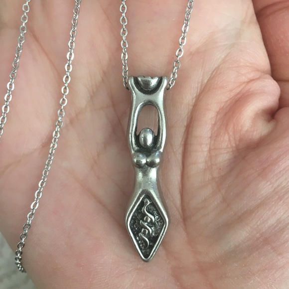 Vintage Jewelry - Silver fertility goddess pendant & chain